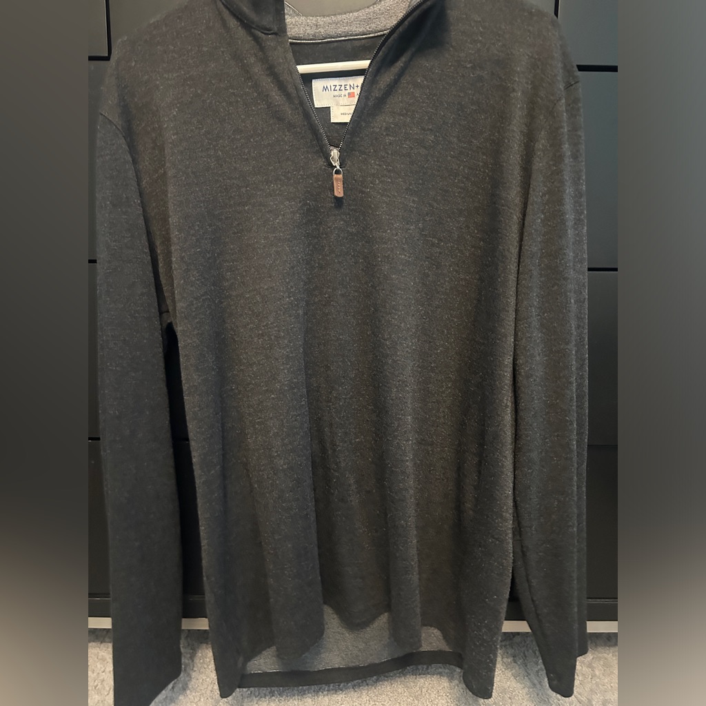 Mizzen + Main Quarter Zip. Medium/Trim Fit Black Heather Color